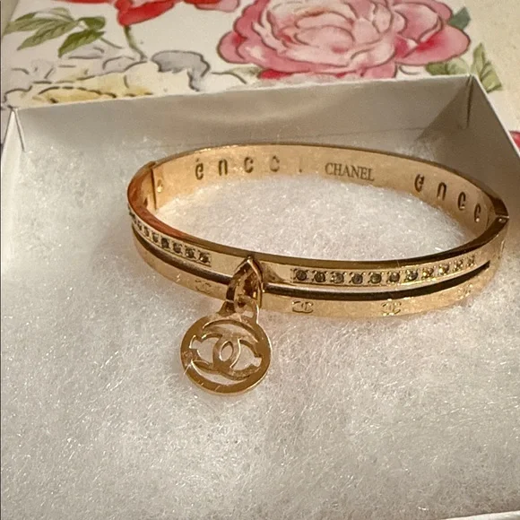 Fashion jewelry CC Gold Bangle Bracelet with Crystal Accents - Picture 1 of 8